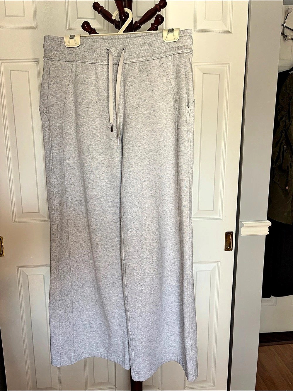 Lululemon Scuba Mid-Rise Wide Leg Pants - Size Medium